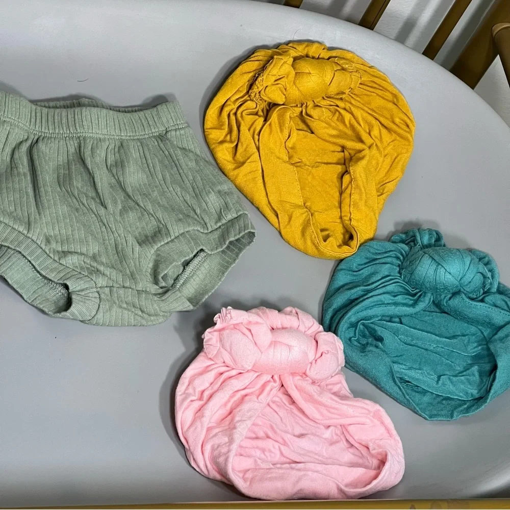 Neutral baby cat & jack Bloomers Set size newborn with boho colorful hats